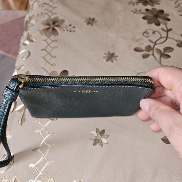 Coach Leather Forest green wristlet/wallet - Picture 4 of 4